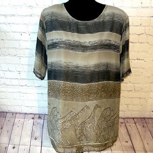 1X Jo Joan scoop neck tunic top. Lined crepe like fabric. Giraffe 🦒 print